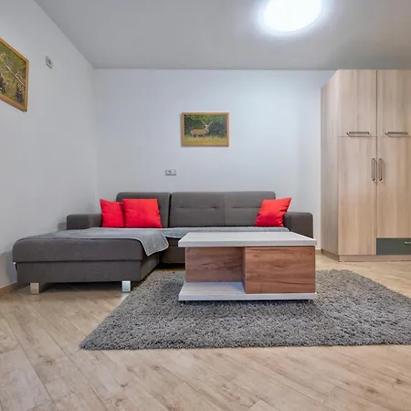 Lovac זלאטיבור