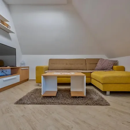 Lovac * זלאטיבור