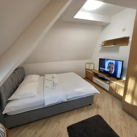 Lovac זלאטיבור